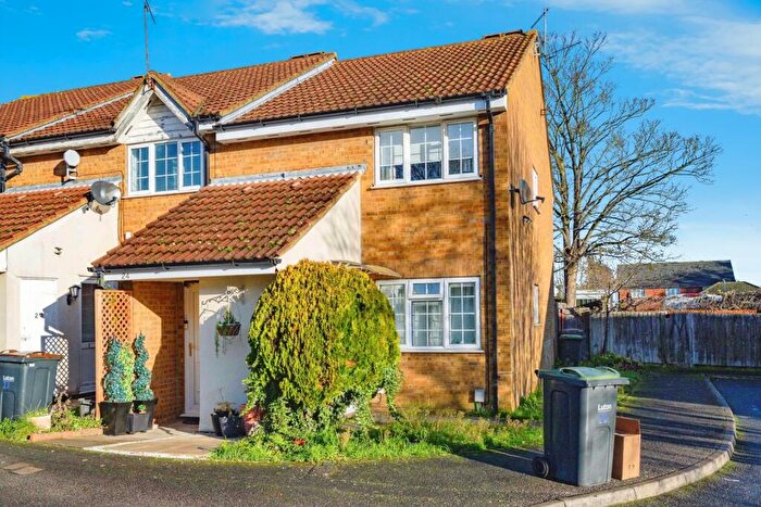 1 Bedroom Maisonette For Sale In Malham Close, Luton, Bedfordshire, LU4