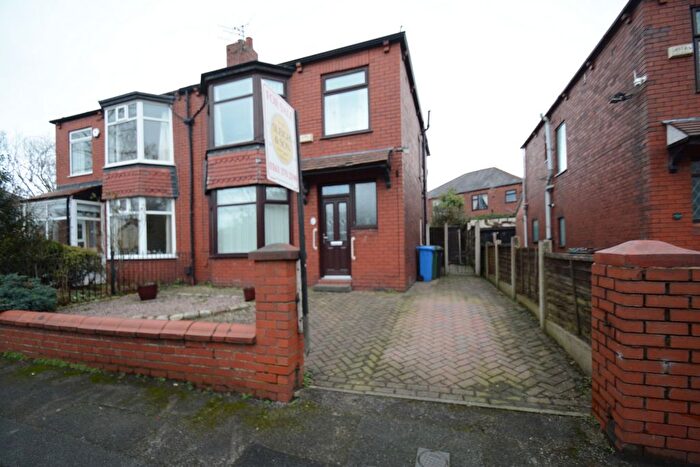 3 Bedroom Semi Detached House For Sale In Lyndhurst Avenue, Ashton-Under-Lyne, OL6