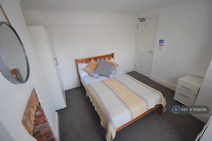 6 Bedroom Terraced House To Rent In Donnington Road, Reading, RG1