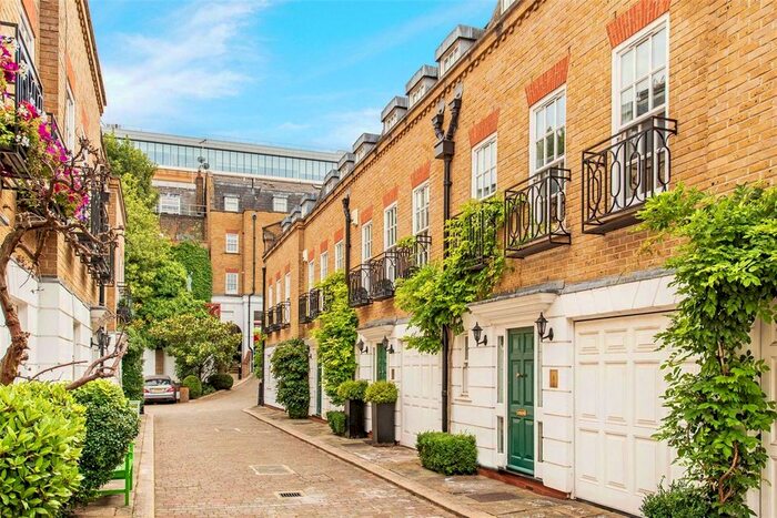 2 Bedroom Mews To Rent In Farrier Walk, London, SW10