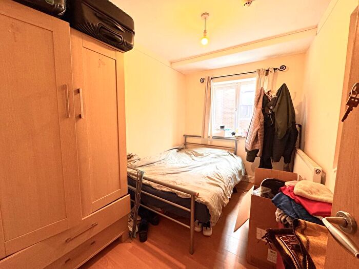2 Bedroom Flat To Rent In City Rd, Roath, Cardiff, CF24