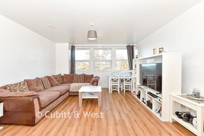 1 Bedroom Flat For Sale In Hulbert Road, Waterlooville, Hampshire, PO7