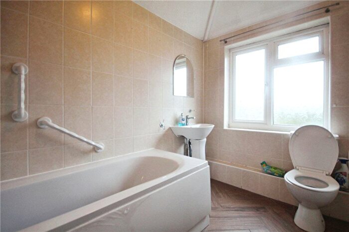 2 Bedroom End Of Terrace House To Rent In Marsh Lane, Addlestone, Surrey, KT15