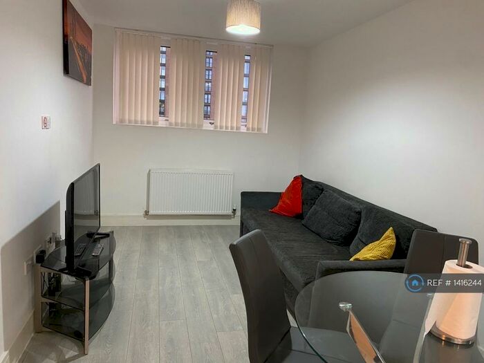 2 Bedroom Flat To Rent In Towergate House, Milton Keynes, MK9