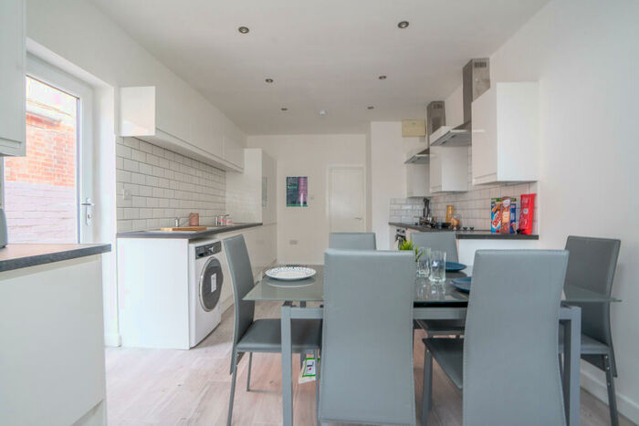 8 Bedroom House To Rent In Severn Street, Leicester, LE2