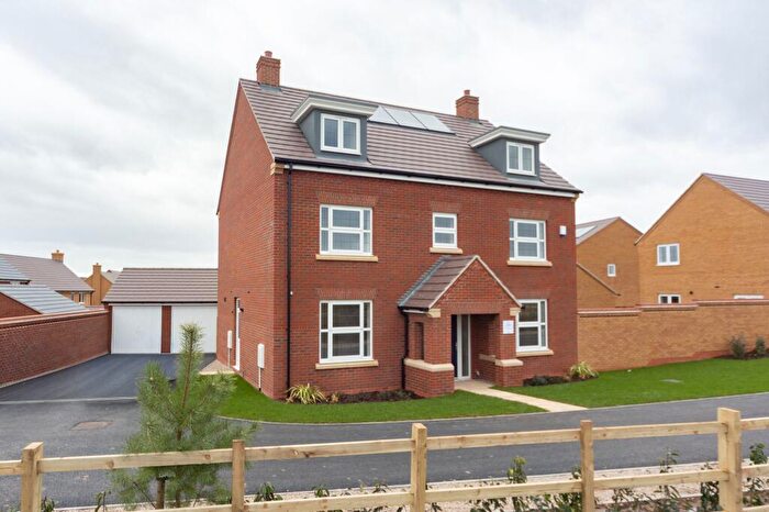 5 Bedroom Detached House For Sale In William Railton Road, Garendon Park, LE12