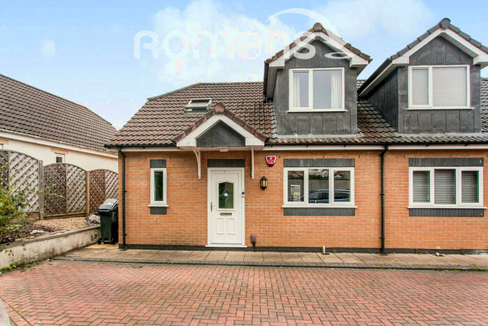 3 Bedroom Semi-Detached House To Rent In Hillcrest Close, Bristol, BS13