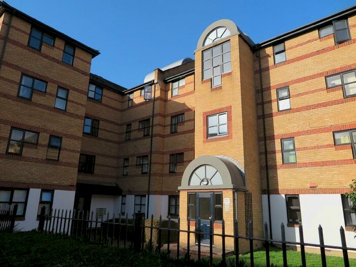1 Bedroom Apartment To Rent In Transom Close, Surrey Quays, SE16