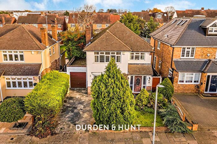 3 Bedroom Detached House For Sale In Nelwyn Avenue, Hornchurch, RM11