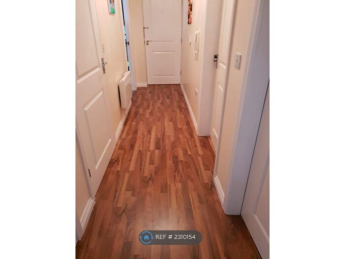 2 Bedroom Flat To Rent In Dove Holes Drive, Sheffield, S13