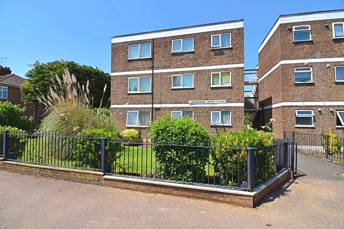 2 Bedroom Flat To Rent In Larkswood Court, The Avenue, Highams Park, London., E4