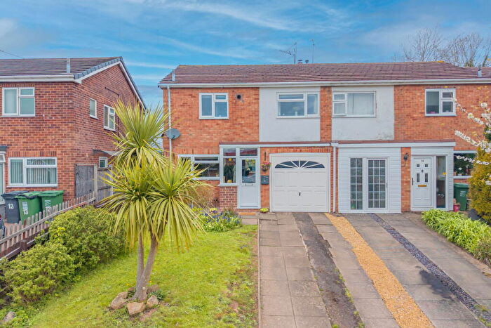 3 Bedroom Semi Detached House For Sale In St. Peters Close, Redditch, B97