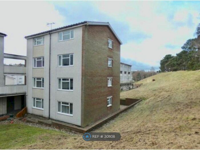 2 Bedroom Maisonette To Rent In Thornfield Court, Chesterfield, S41