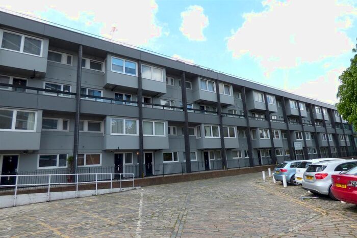 3 Bedroom Flat For Sale In Canute Gardens, London, SE16