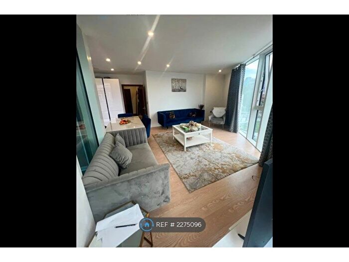 2 Bedroom Flat To Rent In Newgate, Croydon, CR0