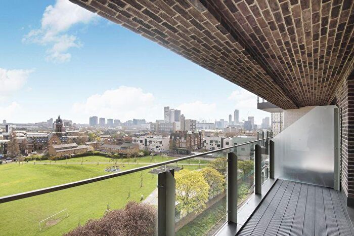 2 Bedroom Flat To Rent In Langdon Park, London, E14