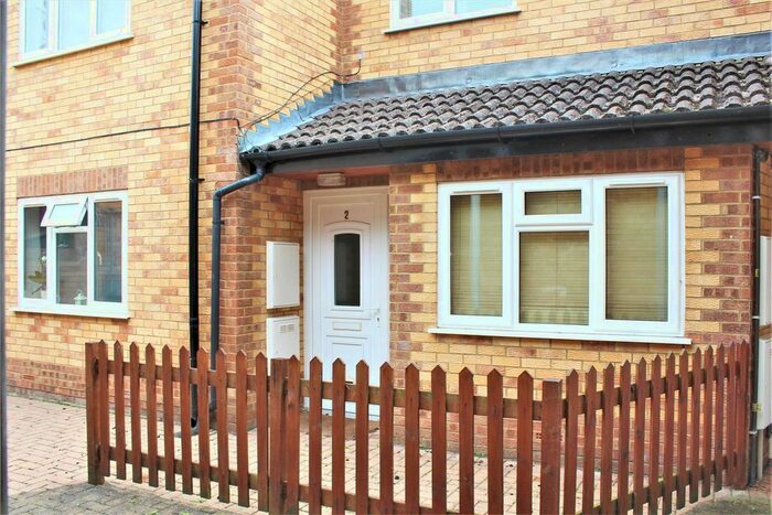 1 Bedroom Flat To Rent In Booker Lane, High Wycombe HP12