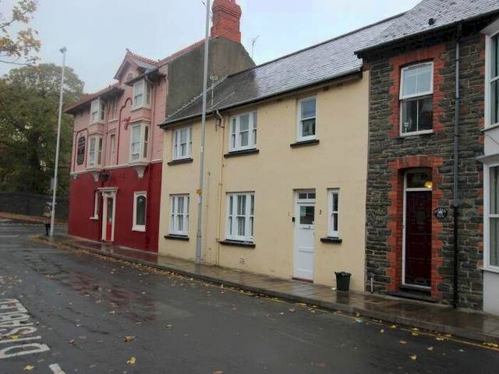3 Bedroom Flat To Rent In Pound Place, Aberystwyth, Aberystwyth SY23