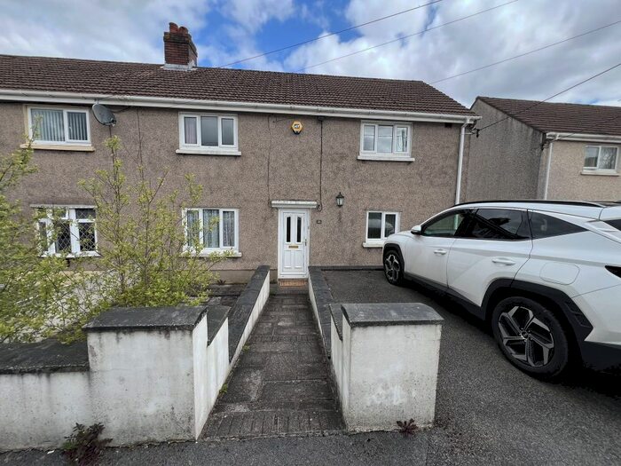 3 Bedroom Semi-Detached House To Rent In Bron-Yr-Ynn, Drefach, Llanelli, SA14