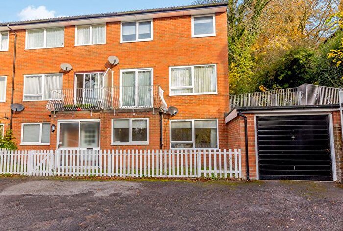3 Bedroom Maisonette For Sale In Ridge Court, Warlingham, CR6