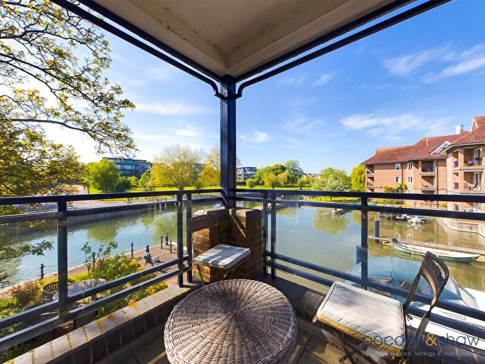3 Bedroom Apartment To Rent In Eights Marina, Mariners Way, Cambridge, Cambridgeshire, CB4