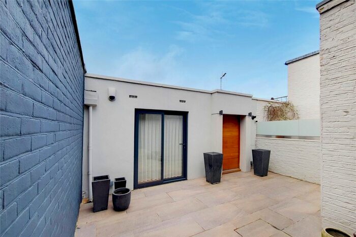 3 Bedroom Flat To Rent In Sefton Street, London, SW15