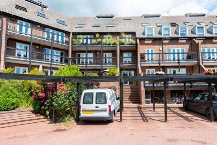 Flat To Rent In Folly Bridge Court, Oxford, Oxfordshire, OX1