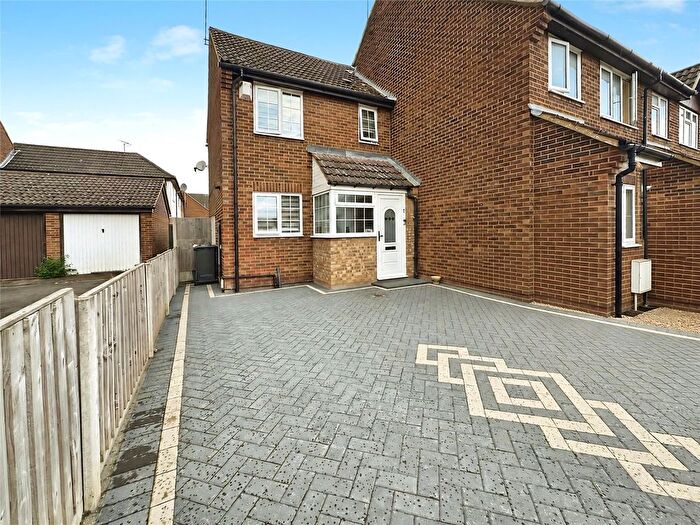 2 Bedroom End Terrace House For Sale In Marsom Grove, Luton, Bedfordshire, LU3