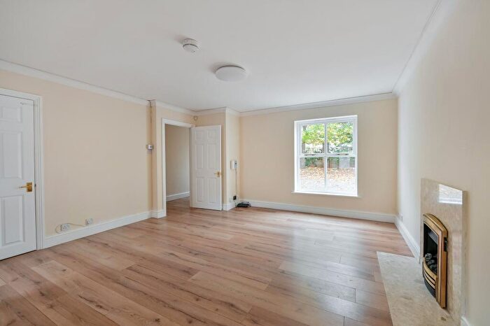 Detached House For Sale In Brough Close, Richmond Road, Kingston Upon Thames, KT2
