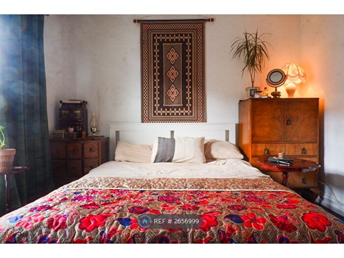 1 Bedroom Flat To Rent In Victoria Park Court, London, E9