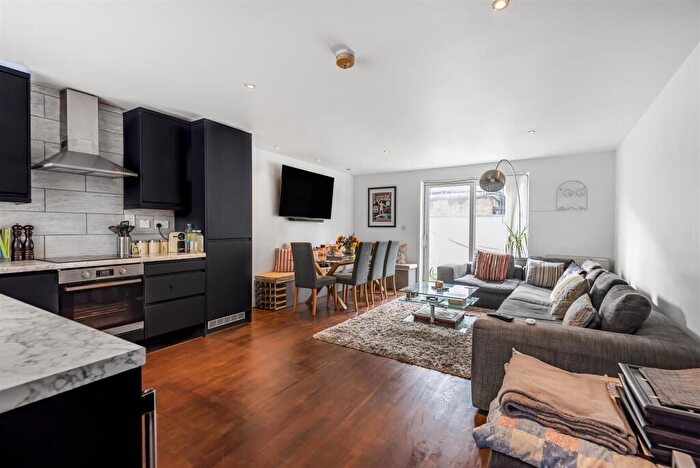 1 Bedroom Flat For Sale In Shakespeare Terrace, Lower Richmond Road, Richmond, TW9