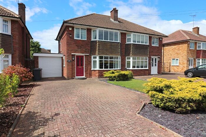 3 Bedroom Semi Detached House For Sale In Ravenbank Road, Luton, Bedfordshire, LU2