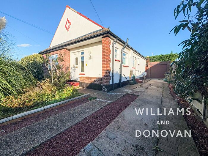 2 Bedroom Detached Bungalow For Sale In Spencer Gardens, Rochford, SS4