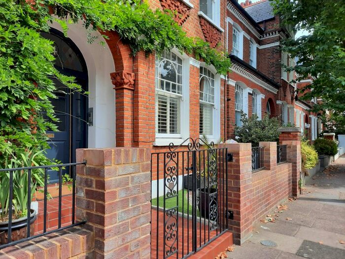 1 Bedroom Flat To Rent In Crockerton Road, London, SW17