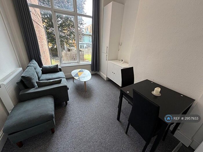 2 Bedroom Flat To Rent In Daisy Bank Road, Manchester, M14