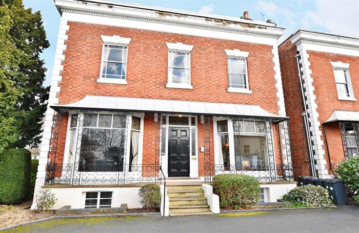 2 Bedroom Flat To Rent In Apartment Kensington House, CV31