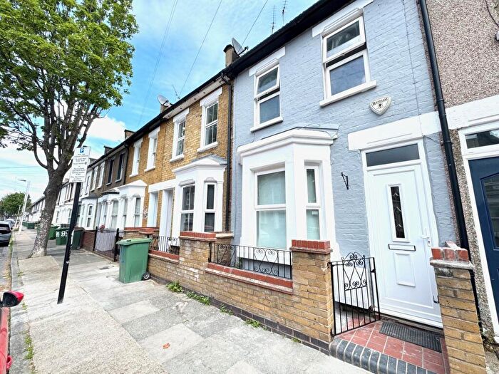 1 Bedroom House To Rent In Vernon Road, Stratford, E15