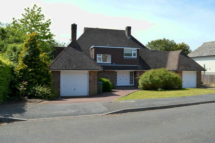 4 Bedroom Detached House To Rent In The Paddocks, Weybridge, KT13