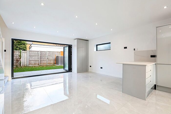 2 Bedroom Semi-Detached House To Rent In Dunheved Road North, Thornton Heath, CR7