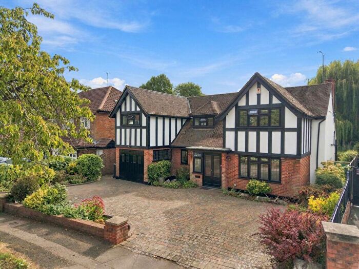 4 Bedroom Detached House For Sale In Broadstrood, Loughton, IG10