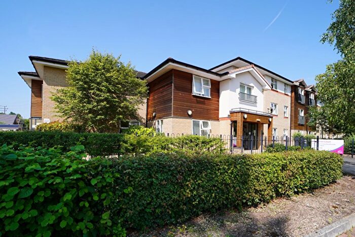 2 Bedroom Flat For Sale In Kingsdown Road, Swindon, SN3