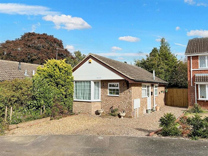 2 Bedroom Detached Bungalow For Sale In Keats Way, Rushden, NN10