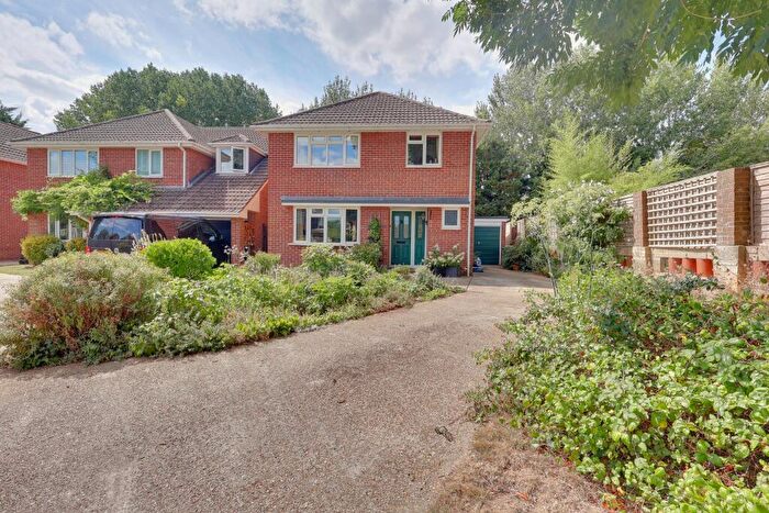 4 Bedroom Detached House For Sale In Swallow Close, Denvilles, Havant, PO9