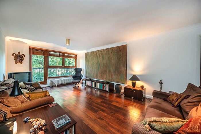 2 Bedroom Flat For Sale In Warwick Drive, Barnes, SW15