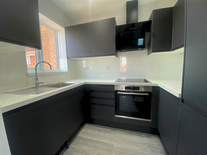 2 Bedroom Flat To Rent In Chandlers Drive, Erith, DA8