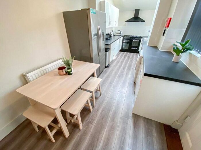 4 Bedroom Flat To Rent In Alma St, London, NW5