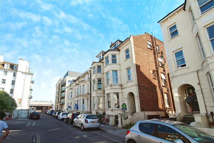 2 Bedroom Flat To Rent In Alhambra Road, Southsea, Hampshire, PO4