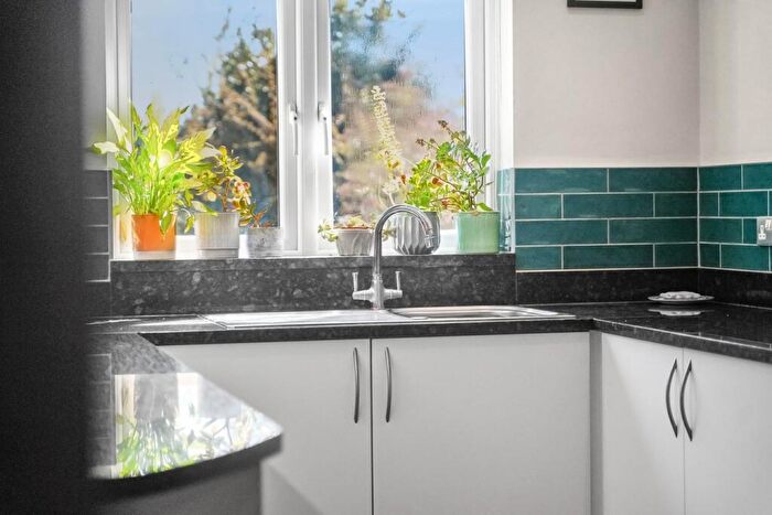 3 Bedroom Terraced House For Sale In St Johns Road, Redhill, RH1