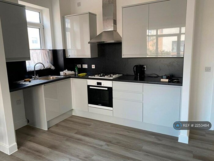 2 Bedroom Flat To Rent In Ashland, Milton Keynes, MK6