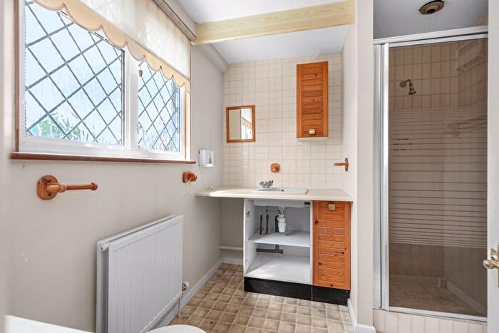 3 Bedroom Detached House For Sale In Laleham Road, Staines-Upon-Thames, TW18